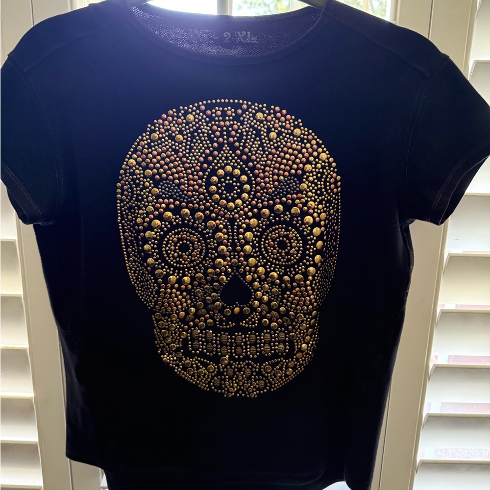 🌺Black T-Shirt with Gold Skull Design🌺